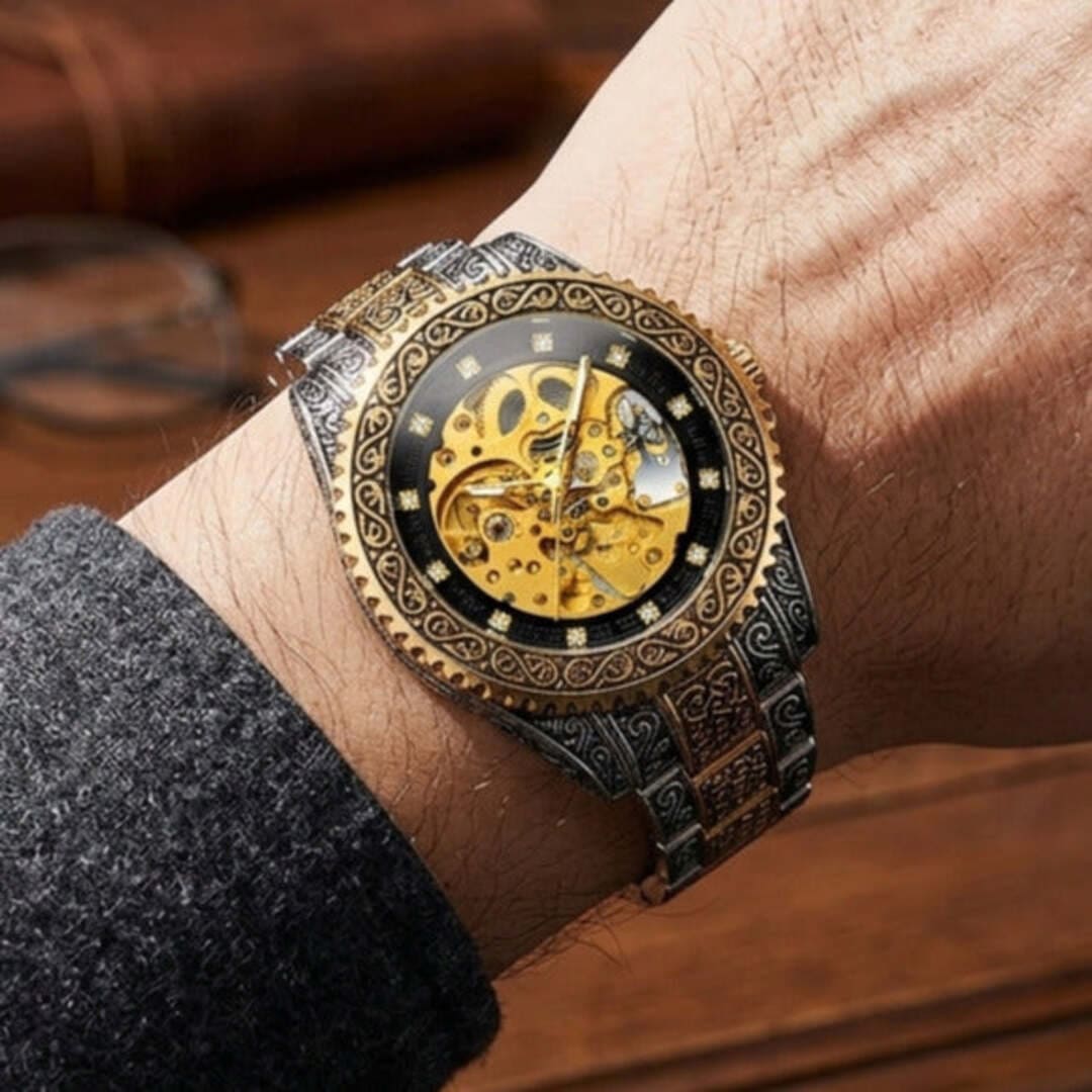 Montre Royale doré forsining winner, vue au poignet 