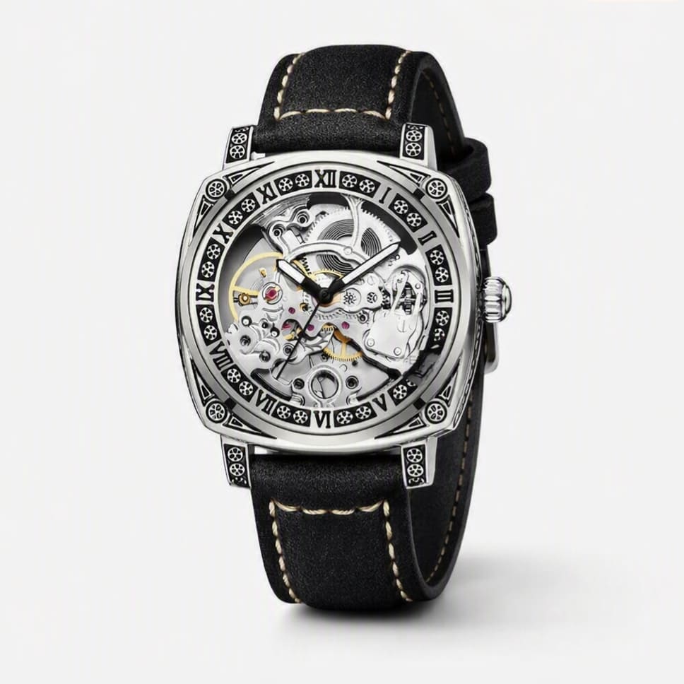 Montre automatique position debout dans un fond blanc 