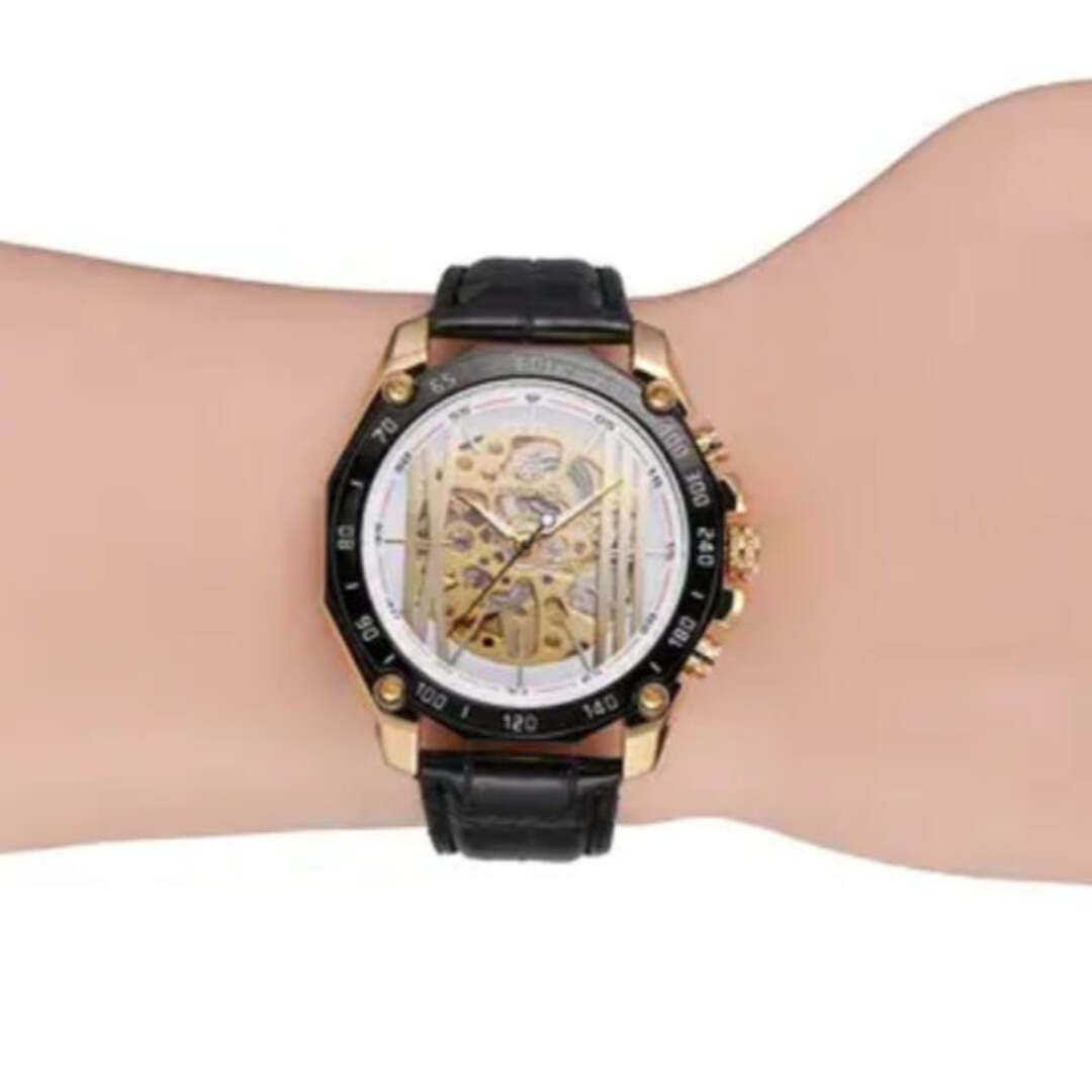 Montre forsining automatique portée au poignet 