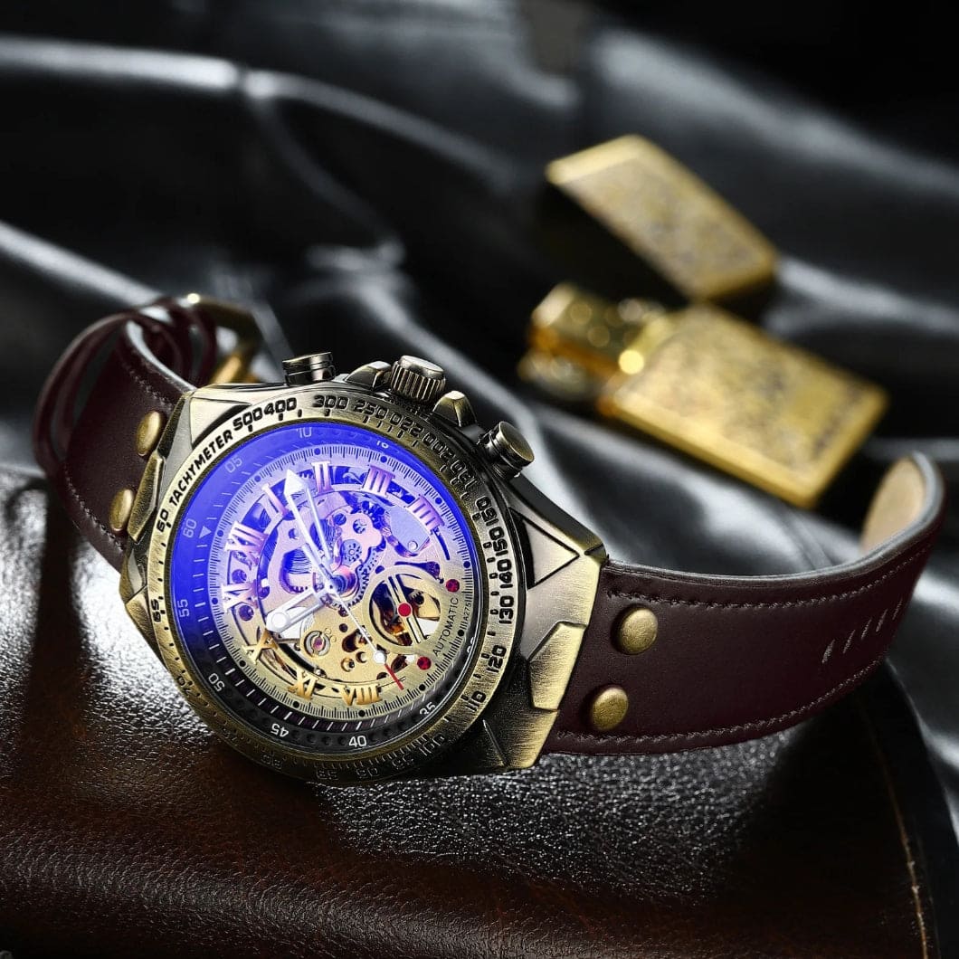 Montre automatique avec bracelet cuir noir à rivets dorés