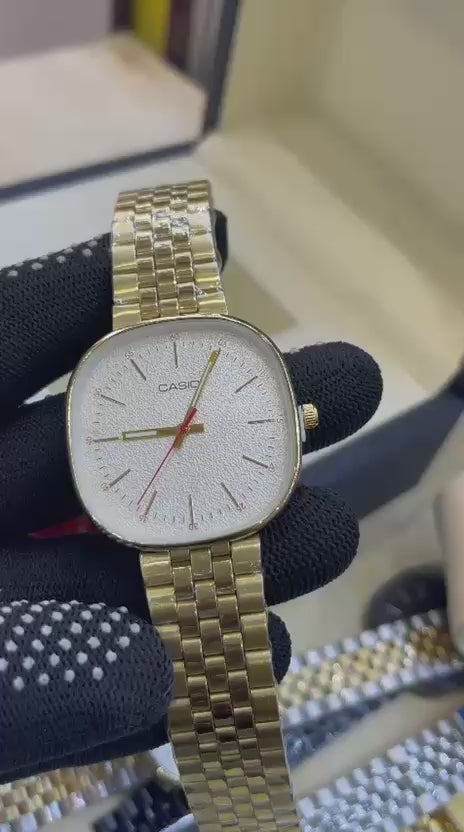 Vidéo de présentation de la montre Casio Vintage Minimaliste, boîtier coussin en acier inoxydable et cadran texturé