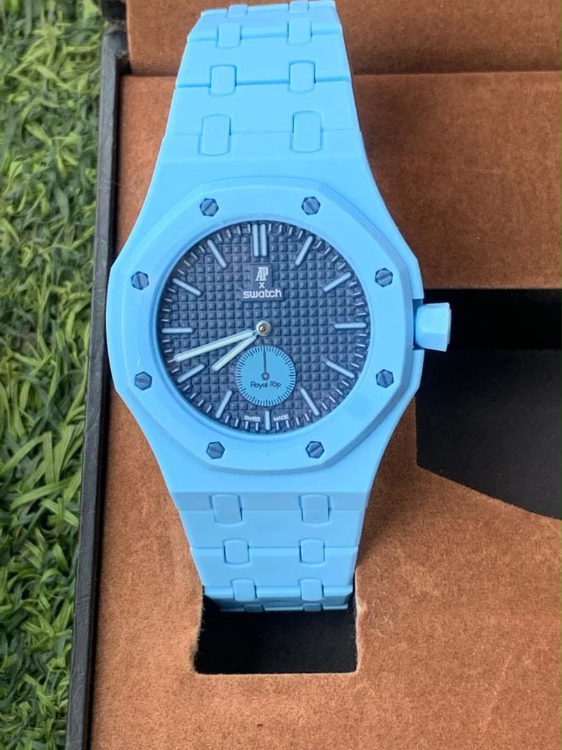 Montre royal, bleu ciel vue de face 