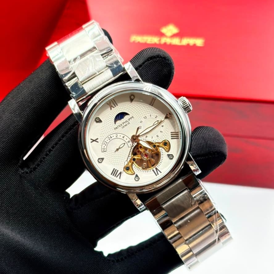 Montre automatique Patek Philippe, vue inclinée debout 