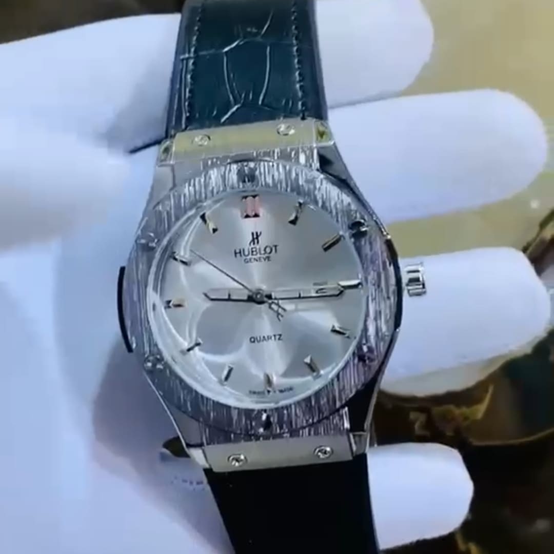 Montre Cadran Argenté Bracelet Cuir