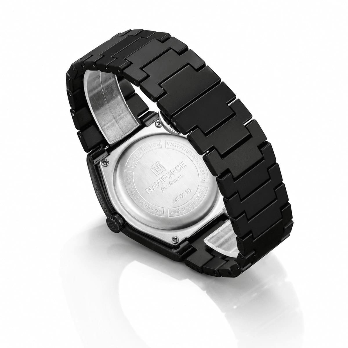 Montre Naviforce cadran dégradé bleu portée au poignet