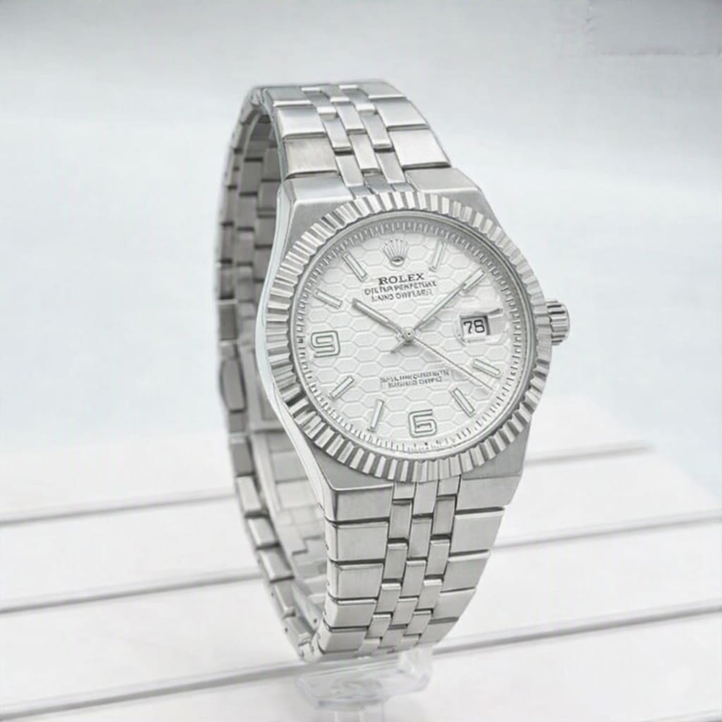 Montre Rolex argenté, vue debout 