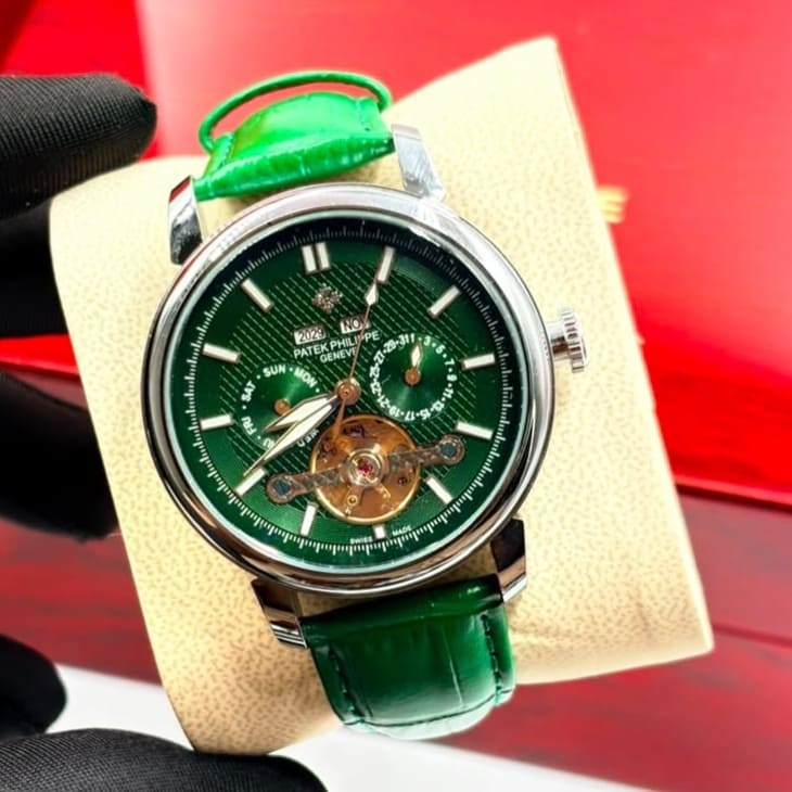 Montre automatique verte, vue debout 