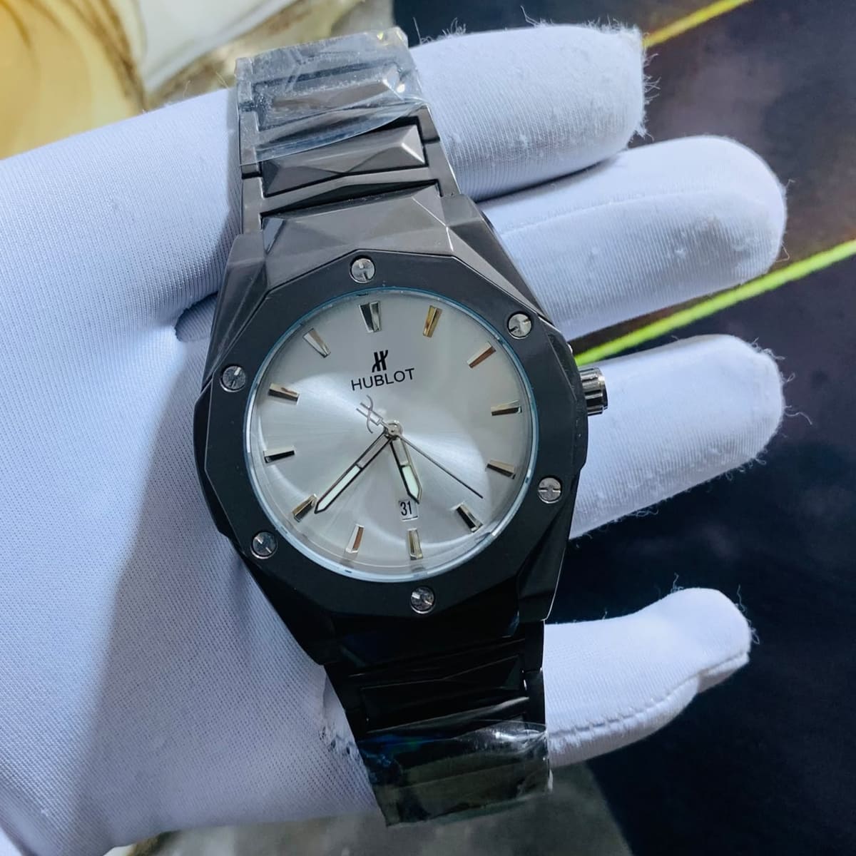 Montre hublot, vue de face 