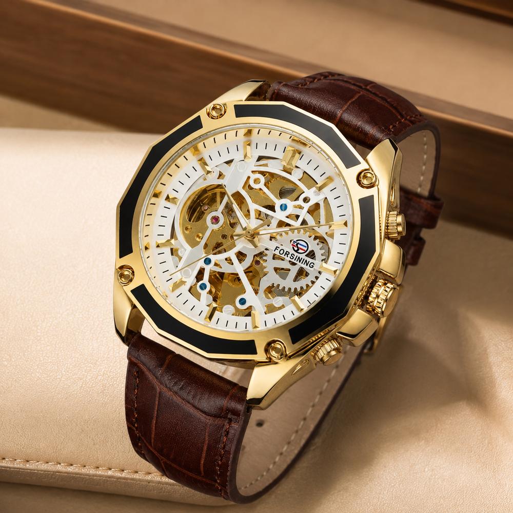 Montre Forsining squelette dorée à lunette noire facettée, bracelet cuir marron, vue de face
