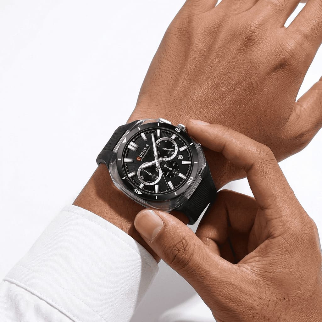 Guichet dateur et sous-cadrans de la montre Curren chronographe en gros plan