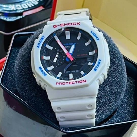 Montre G-Shock blanc, dans une boîte 