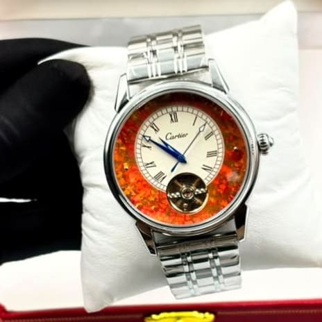 Montre Cartier argenté, vue verticale 