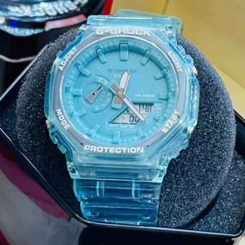 Montre G-Shock bleu ciel, vue verticale 