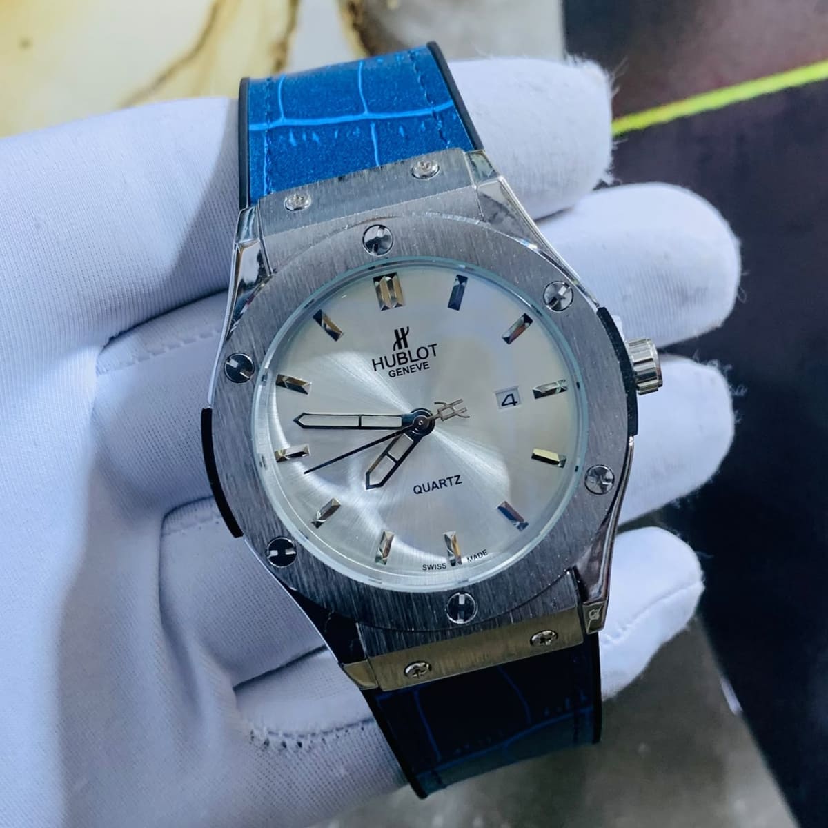 Montre Cadran Argenté Bracelet Cuir