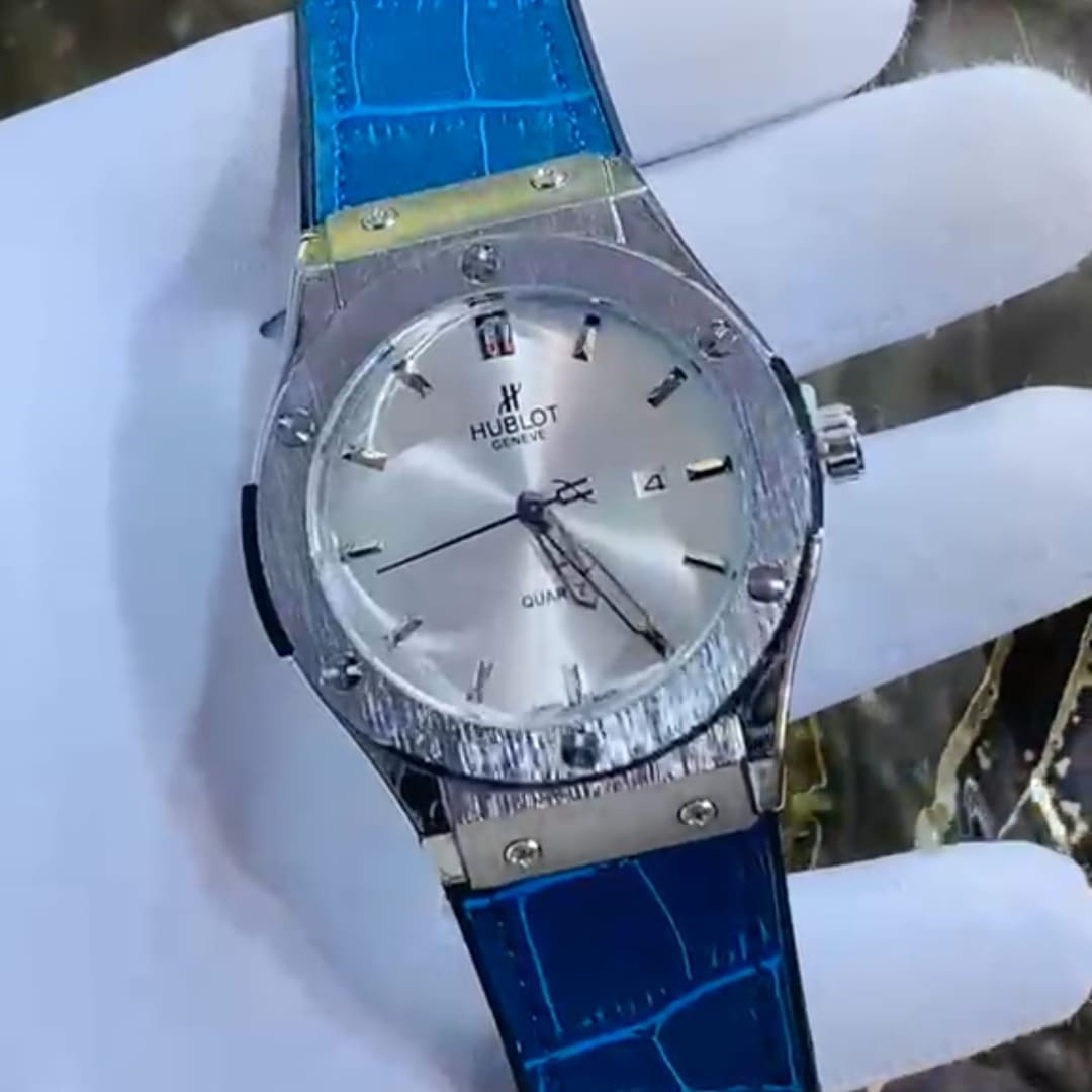 Montre Cadran Argenté Bracelet Cuir