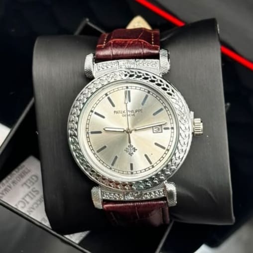 Montre Patek Philippe cadran rond, vue de face 